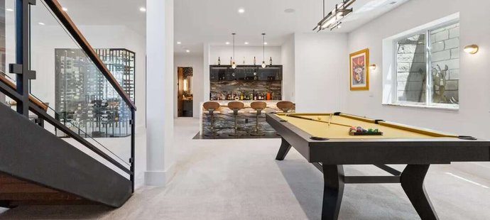 Dům 1 za 106 mil. Kč: »Architektonický skvost« z roku 2020 o rozloze přes 700 m2 nabízí třeba kinosál, vinotéku, posilovnu či výtah.