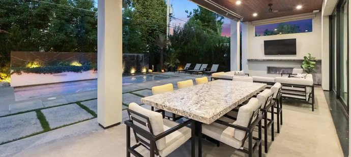 Dům 1 za 106 mil. Kč: »Architektonický skvost« z roku 2020 o rozloze přes 700 m2 nabízí třeba kinosál, vinotéku, posilovnu či výtah.