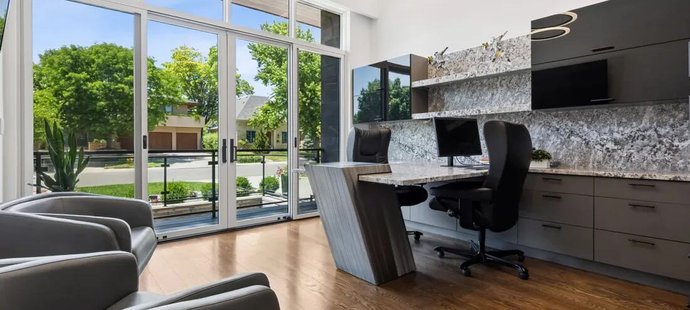 Dům 1 za 106 mil. Kč: »Architektonický skvost« z roku 2020 o rozloze přes 700 m2 nabízí třeba kinosál, vinotéku, posilovnu či výtah.