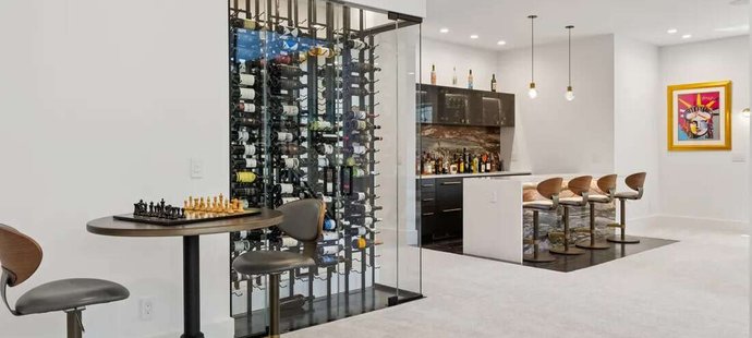 Dům 1 za 106 mil. Kč: »Architektonický skvost« z roku 2020 o rozloze přes 700 m2 nabízí třeba kinosál, vinotéku, posilovnu či výtah.