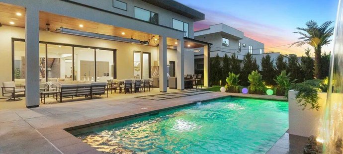 Dům 1 za 106 mil. Kč: »Architektonický skvost« z roku 2020 o rozloze přes 700 m2 nabízí třeba kinosál, vinotéku, posilovnu či výtah.