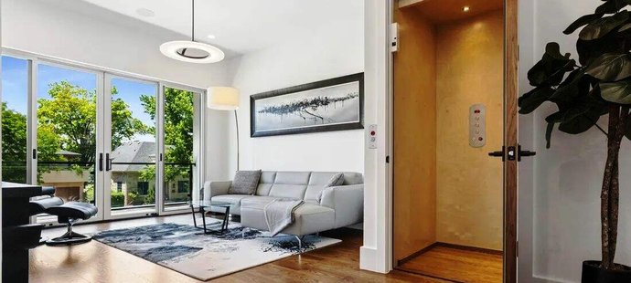 Dům 1 za 106 mil. Kč: »Architektonický skvost« z roku 2020 o rozloze přes 700 m2 nabízí třeba kinosál, vinotéku, posilovnu či výtah.