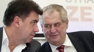 Hrad obrací kurz. Mynář s Nejedlým vyrážejí bránit Kyjev proti Rusům, Ovčáček šije protiruské dečky