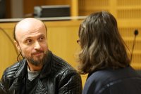 Pražský Trump u soudu: Žárlil na morče, škrtil a znásilnil partnerku?!