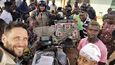 V Sieře Leone stačí zastavit s motorkami na pumpě, a hned nastane pozdvižení