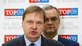 Poslanec TOP 09 Martin Plíšek se svým stranickým šéfem Miroslavem Kalouskem