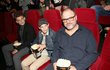 Martin Preiss se svými syny na premiéře filmu Black Adam.
