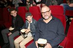 Martin Preiss se svými syny na premiéře filmu Black Adam.