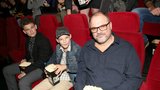 Herec Martin Preiss po letech na veřejnosti: Se syny vyrazil do kina na sci-fi!