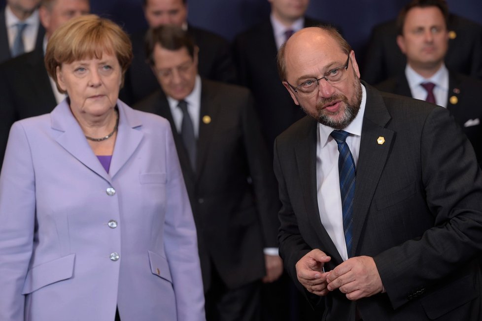 Bývalý šéf europarlamentu Martin Schulz s německou kancléřkou Angelou Merkelovou