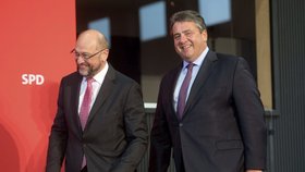 Rošáda v čele SPD: Sigmara Gabriela (vpravo) má nahradit Martin Schulz.