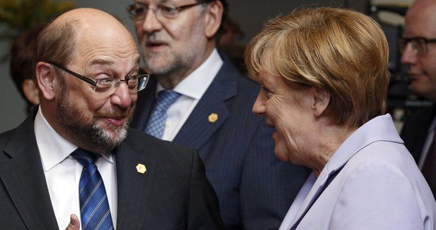 Merkelová je povýšenecká a nemá plán pro Dieselgate, míní protivník Schulz