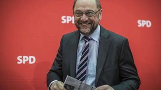 Schulz chce větší rovnost. Merkelová mu ale v průzkumech utíká