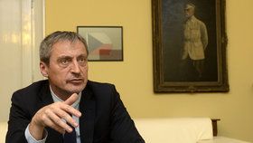 Politickým náměstkem ministra obrany Martina Stropnického (ANO) se stal dosavadní náměstek pro řízení sekce vyzbrojování a akvizic Daniel Koštoval.