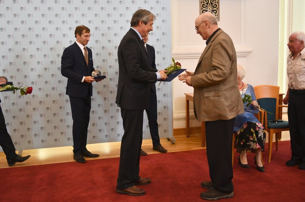 Ministr zahraničí Martin Stropnický (ANO) udělil 8.6. 2018 ceny Gratias agit