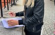 Veronika Žilková a Martin Stropnický podepsali rozvodové papíry před budovou soudu. Veronika Žilková a Martin Stropnický podepsali rozvodové papíry před budovou soudu.