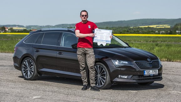 Video: Martin Vaculík a současná Škoda Superb jako ojetina. I obrovský kufr má svou bolístku!