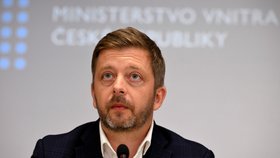 Ministr vnitra Vít Rakušan (STAN) na tiskové konferenci (13. 8. 2023)