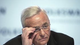 Bývalého šéfa VW Martina Winterkorna vyšetřují kvůli manipulaci trhu v případě falšování emisí.