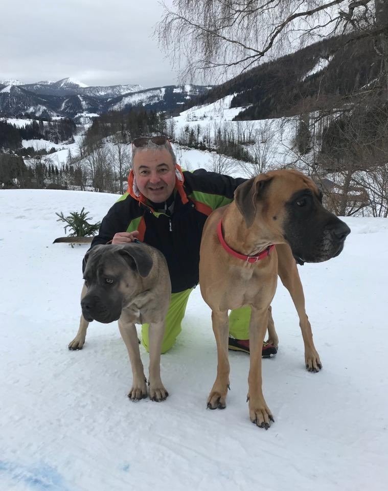 Martin Zounar s Limpy a pejskem své přítelkyně Kateřiny (rasa cane corso)