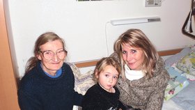 S pokrevní matkou Marií Vávrovou a nejmladší dcerou Johankou.