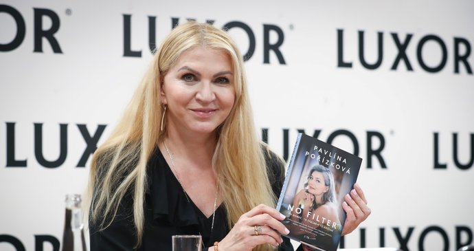 Na křtu knihy Pavlíny Pořízkové Bez filtru nemohla chybět Martina Formanová.