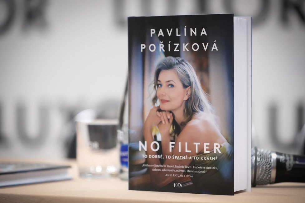 Na křtu knihy Pavlíny Pořízkové Bez filtru nemohla chybět Martina Formanová.