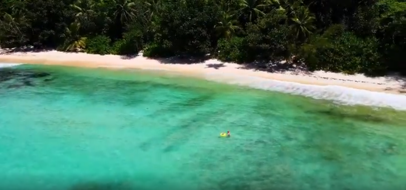 Martina Pártlová s rodinou na Seychelách.