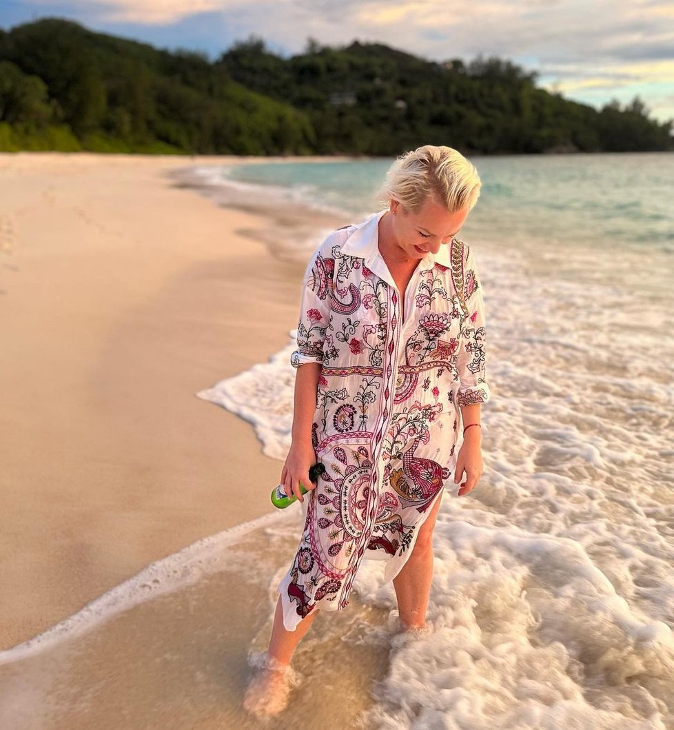 Martina Pártlová s rodinou na Seychelách.