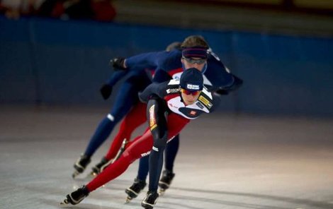 Sáblíková v čele tréninkového pelotonu.