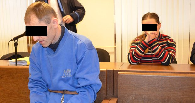 Rodiče odsouzení za týrání Martínka u soudu v Hradci Králové