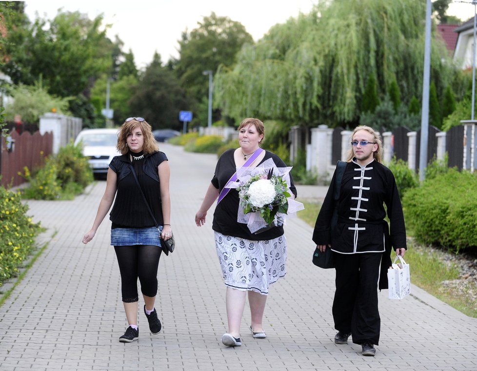 Za Ivetou přijela ve čtvrtek do Uhříněvsi skupina fanoušků