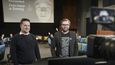 Producenti oceněného seriálu #martyisdead Milan Kuchynka a Vratislav Šlajer při sledování vyhlášování cen Emmy