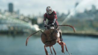 Ant-Man a Wasp je miniaturní marvelovka, v níž se zase jednou nehraje o galaktickou genocidu