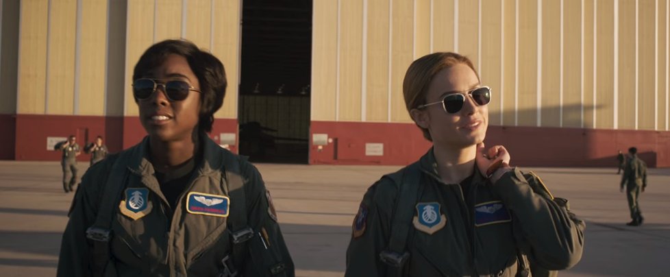 Příběh o pilotce, Carol Danvers (Brie Larson), která se díky kontaminaci s mimozemskou DNA stane superhrdinkou, bude zasazen do devadesátých let minulého století.