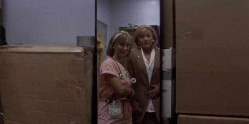 Ellen Crawford a Mary Mara v seriálu Pohotovost (1994).
