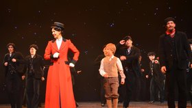 Brněnské městské divadlo uvedlo ve středu po čtyřech letech v obnovené premiéře kultovní muzikál Mary Poppins. V hlavních rolích představení alternují Alena Antalová, Ivana Vaňková, Dušan Vitázek a Denny Ratajský.