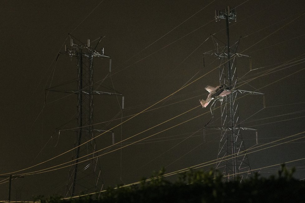 Malé letadlo narazilo v americkém státu Maryland do elektrického vedení,