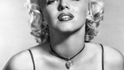 Marilyn byla zbožňovaná jako sexuální symbol své doby, ale celý život marně bojovala o to, aby jí okolí více respektovalo i jako herečku…a člověka.