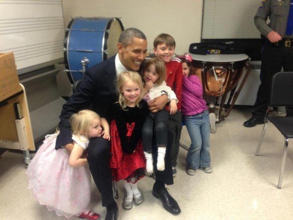 Dojemná chvíle: Barack Obama a sestřičky zastřelené Emilie