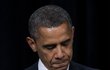 Prezident Obama se při setkání s rodinami zabitých neubránil slzám.