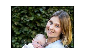Lena Kulakovska s novorozenou dcerou . Zdroj: Twitter - Mark Passmore, Daily Mail