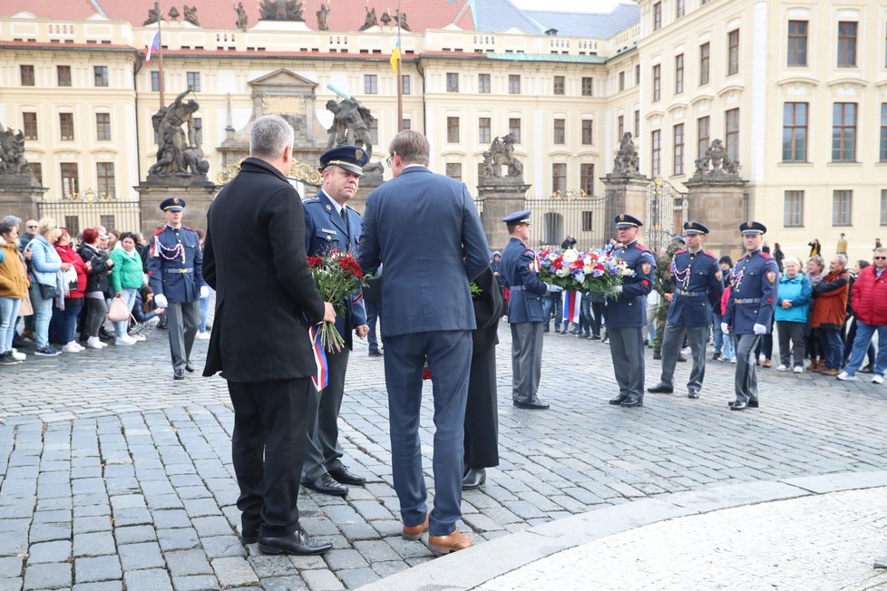 Politici položili květiny k soše T. G. Masaryka. (28. 10. 2023)