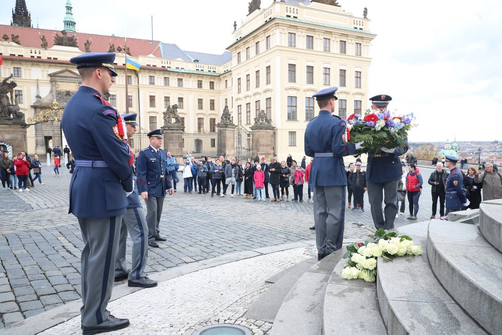 Politici položili květiny k soše T. G. Masaryka. (28. 10. 2023)