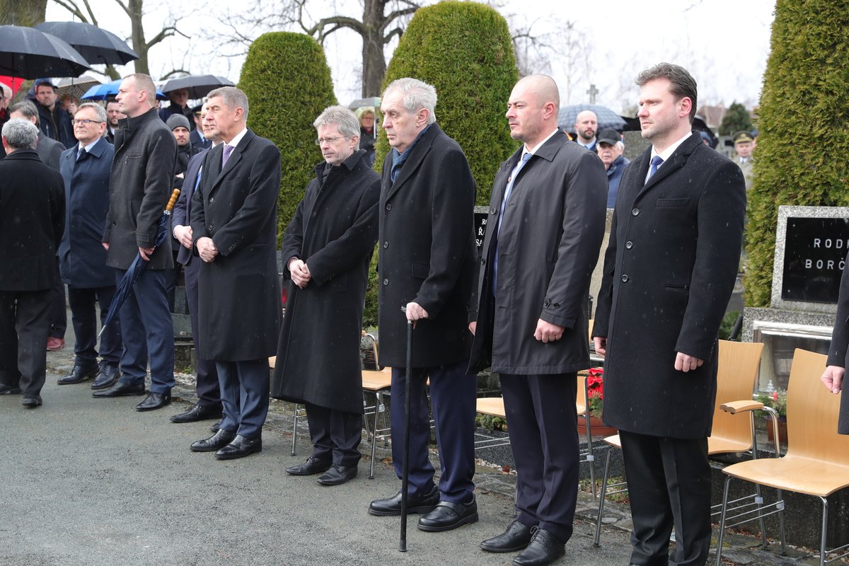 Vrchní ústavní činitelé uctili památku T. G. Masaryka: Šéf Sněmovny Radek Vondráček (ANO), šéf Senátu Miloš Vystrčil (ODS), prezident Miloš Zeman, premiér Andrej Babiš (ANO) (7.3.2020)