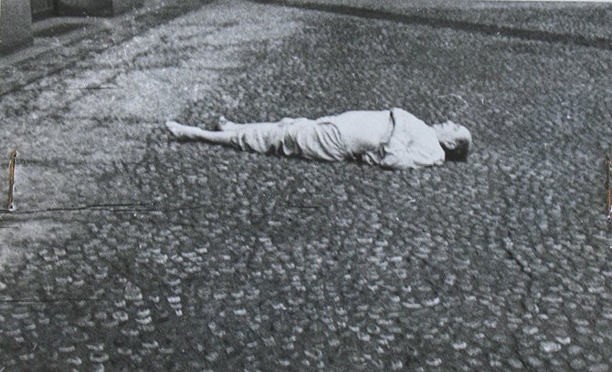 Masarykovo tělo bylo nalezeno pod okny Černínského paláce 10. března 1948.