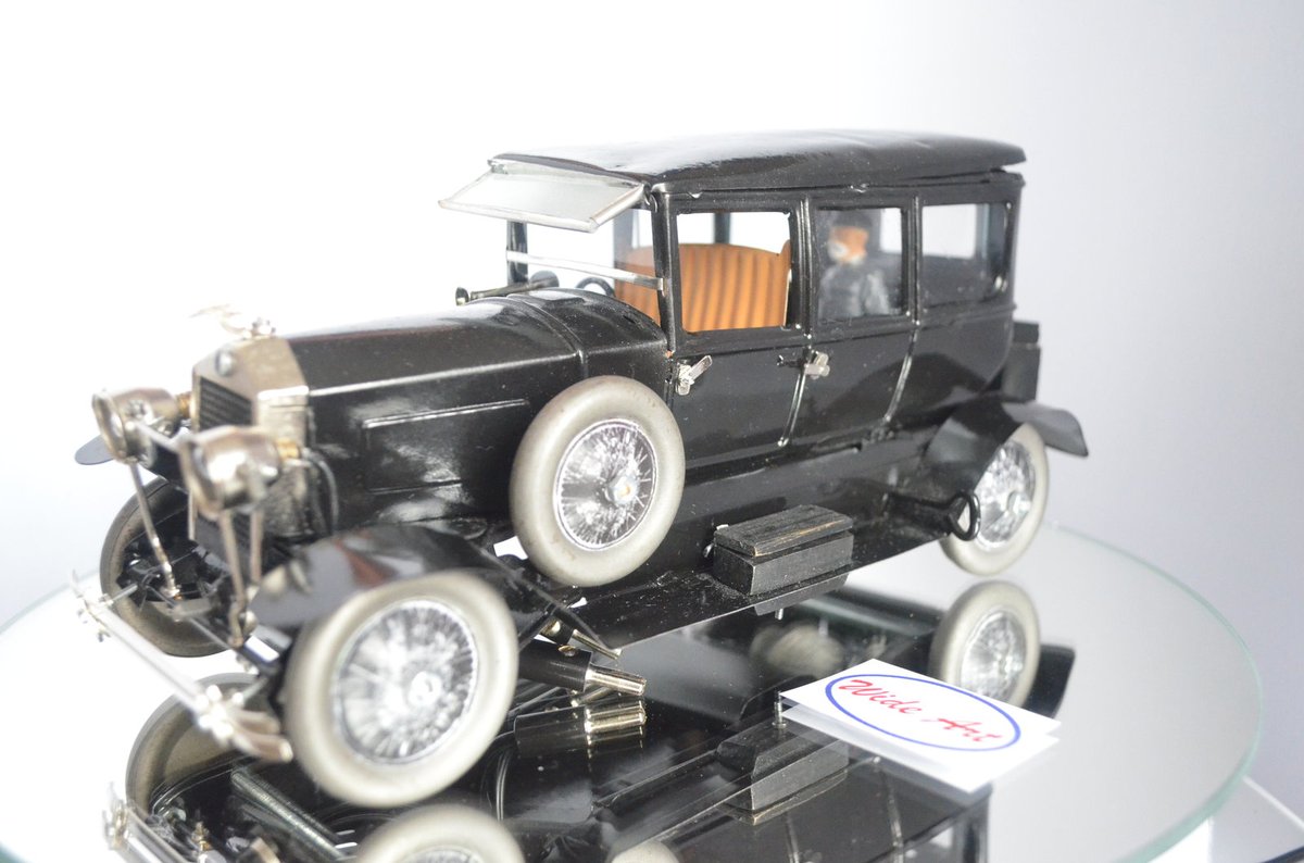 Až na nepatrné drobnosti je model legendárního vozu Škoda Hispano-Suiza hotový. 