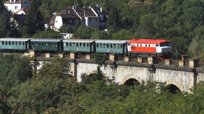 Historický vlak vyjel z Prahy na oslavu Masarykovy první cesty do Lán