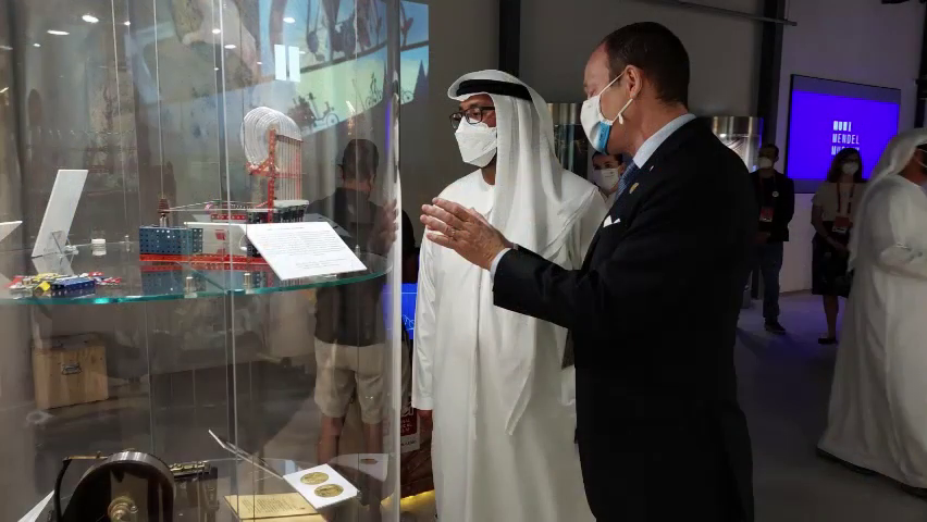 Výstavu si prohlédl také člen vládnoucí rodiny Spojených arabských emirátů šejk Mohamed Bin Ahmed Bin Hamdan Al Nahyan.