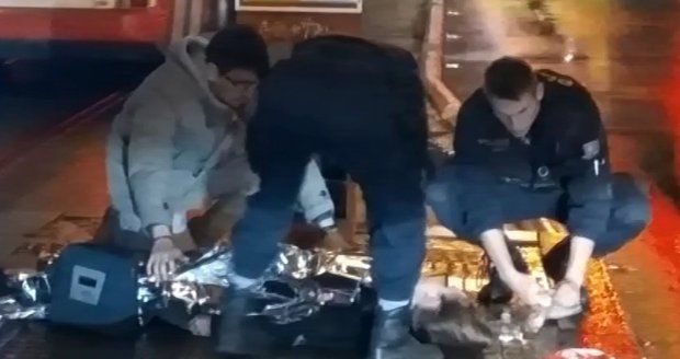 Policista jel k zásahu, u Masarykova nádraží srazil ženu. Teď čelí žalobě